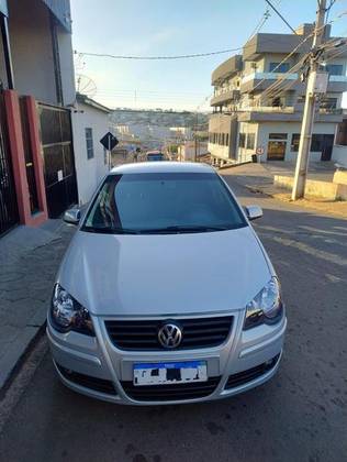 VOLKSWAGEN POLO SEDAN 1.6 8V GASOLINA 4P MANUAL
